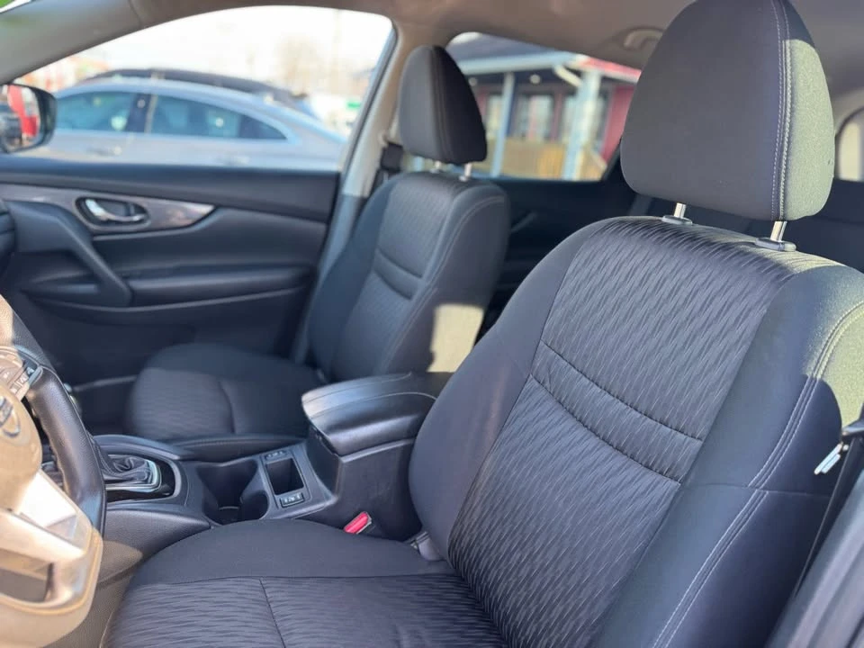 2017 Nissan Rogue - Image 16 of 20