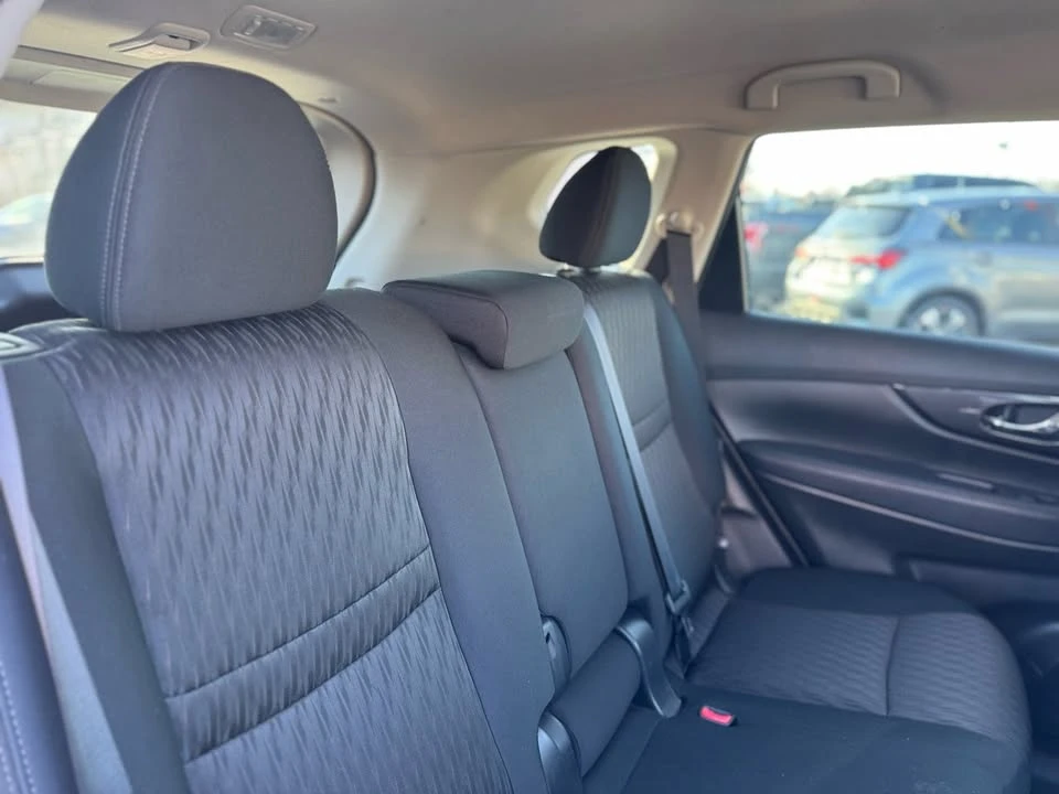 2017 Nissan Rogue - Image 10 of 20