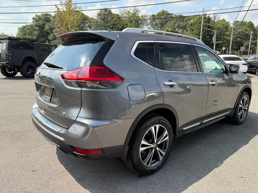 2017 Nissan Rogue - Image 6 of 19