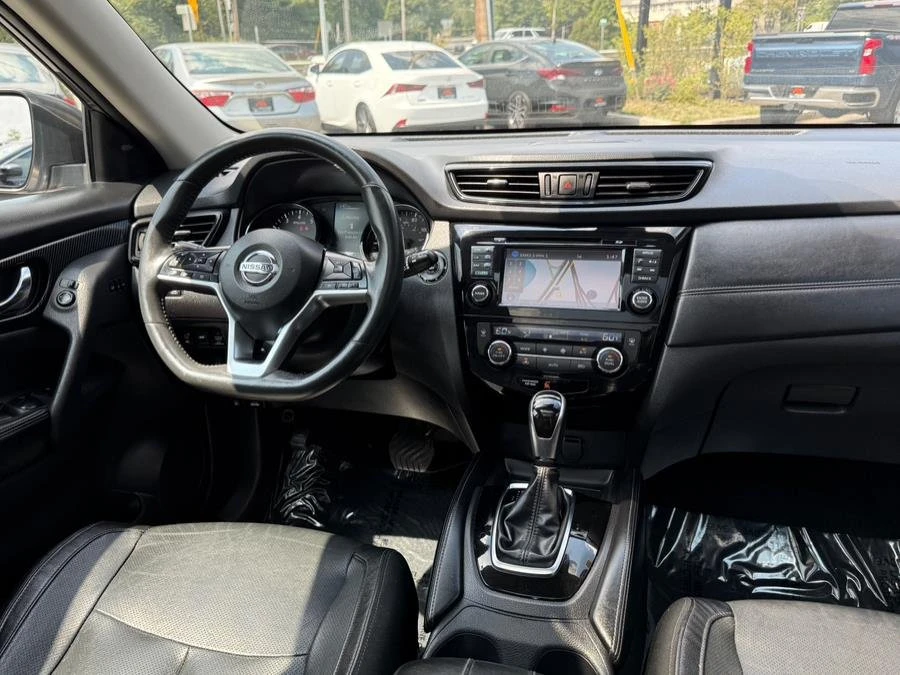 2017 Nissan Rogue - Image 15 of 19