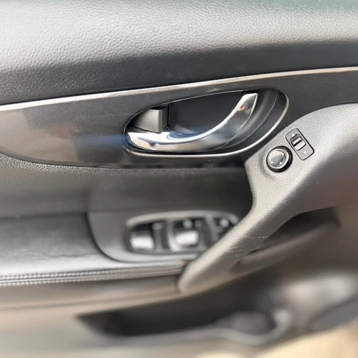 2017 Nissan Rogue - Image 11 of 14