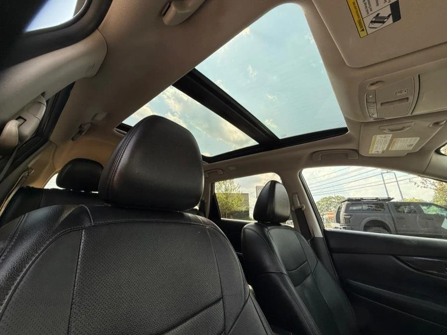 2017 Nissan Rogue - Image 14 of 19