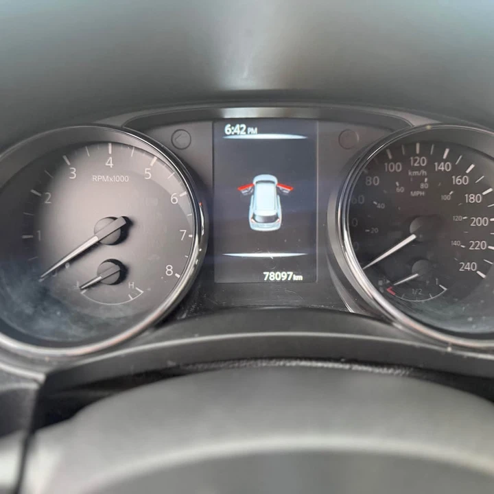 2017 Nissan Rogue - Image 12 of 14