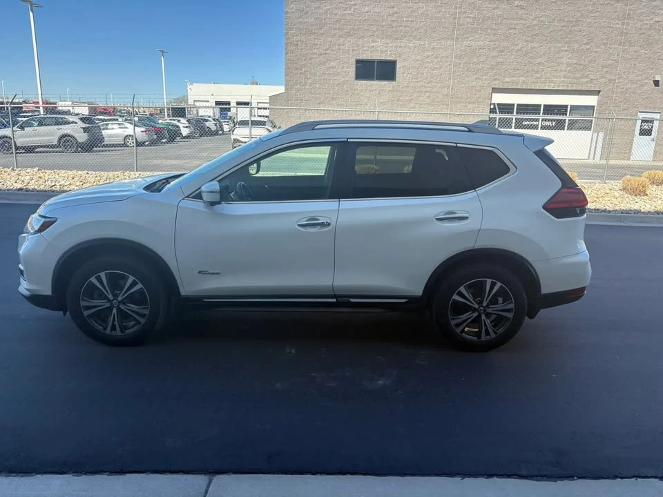 2017 Nissan Rogue - Image 8 of 13