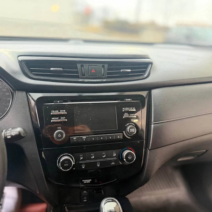 2017 Nissan Rogue - Image 13 of 14