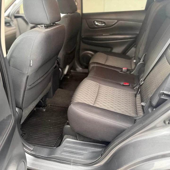2017 Nissan Rogue - Image 10 of 14