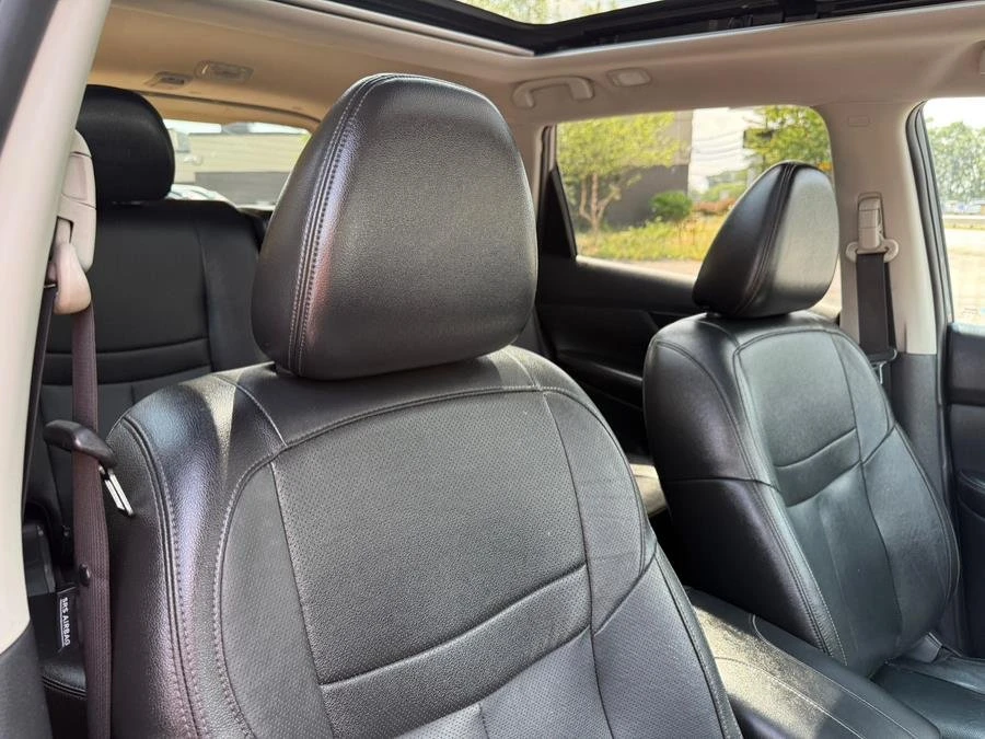 2017 Nissan Rogue - Image 13 of 19