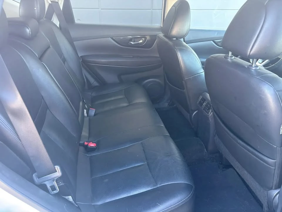 2017 Nissan Rogue - Image 11 of 13