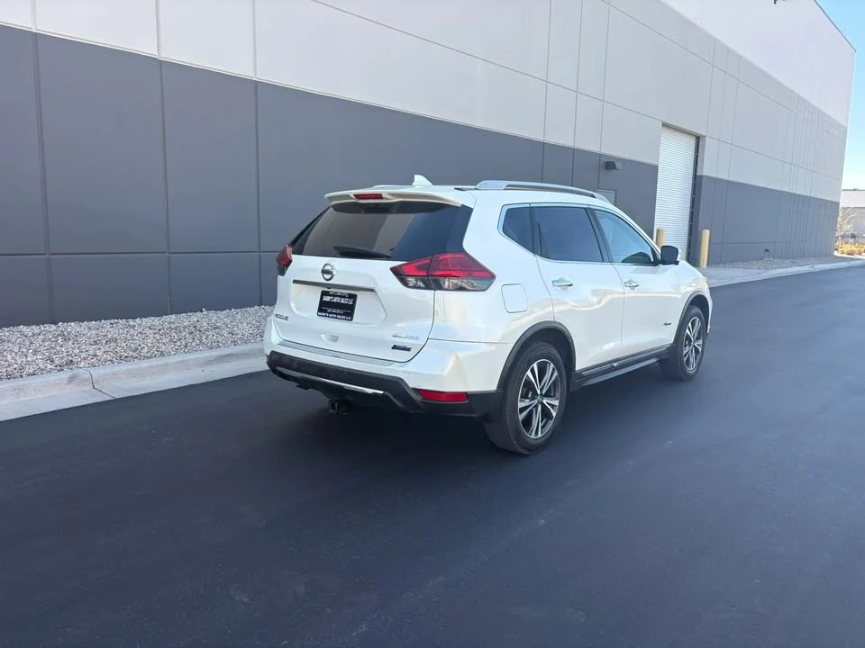 2017 Nissan Rogue - Image 5 of 13