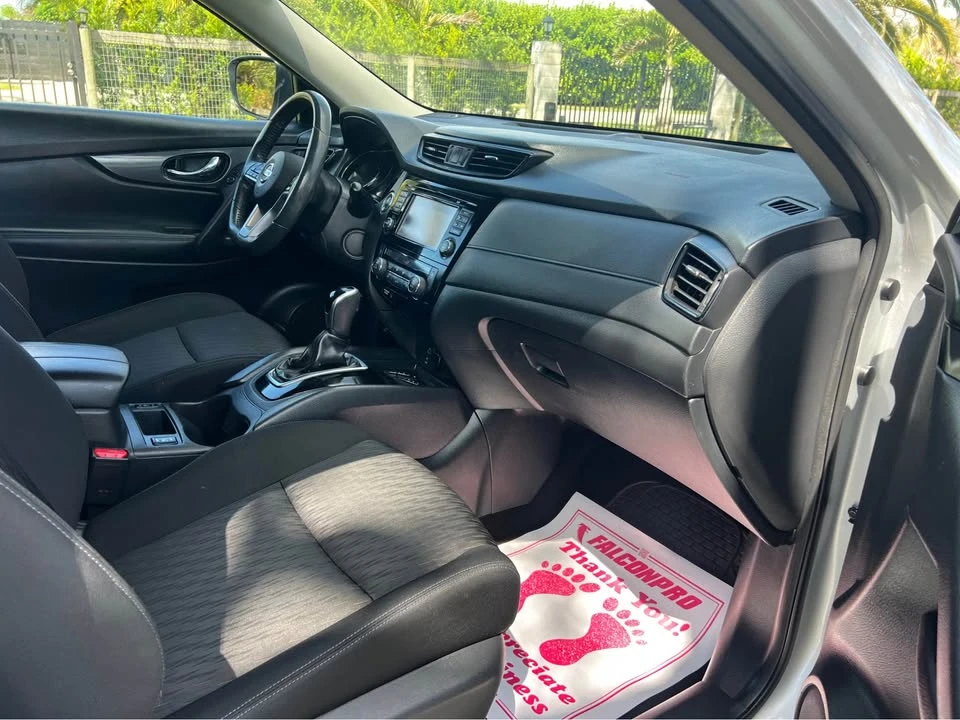 2017 Nissan Rogue - Image 10 of 15