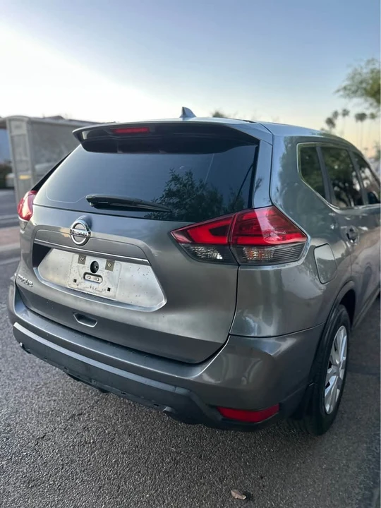 2017 Nissan Rogue - Image 8 of 16
