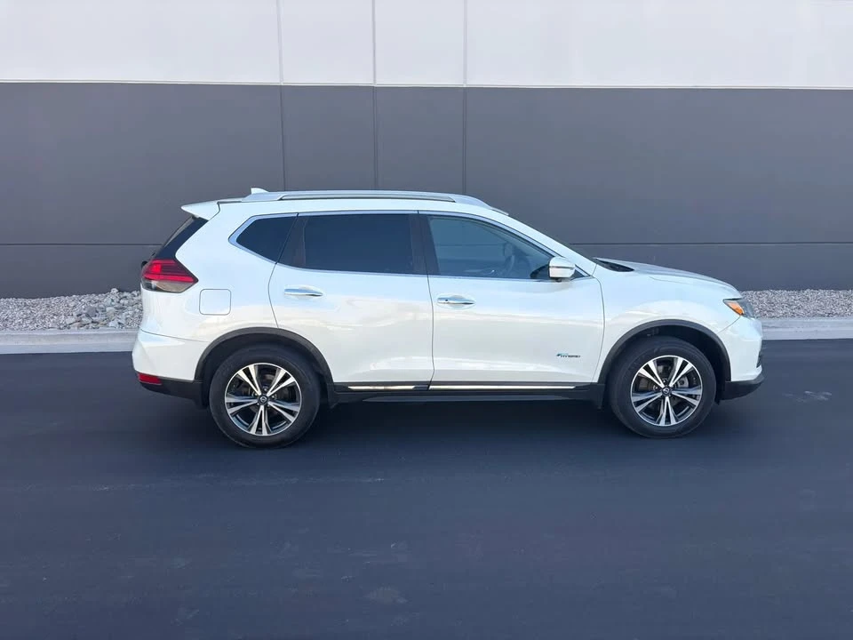2017 Nissan Rogue - Image 4 of 13