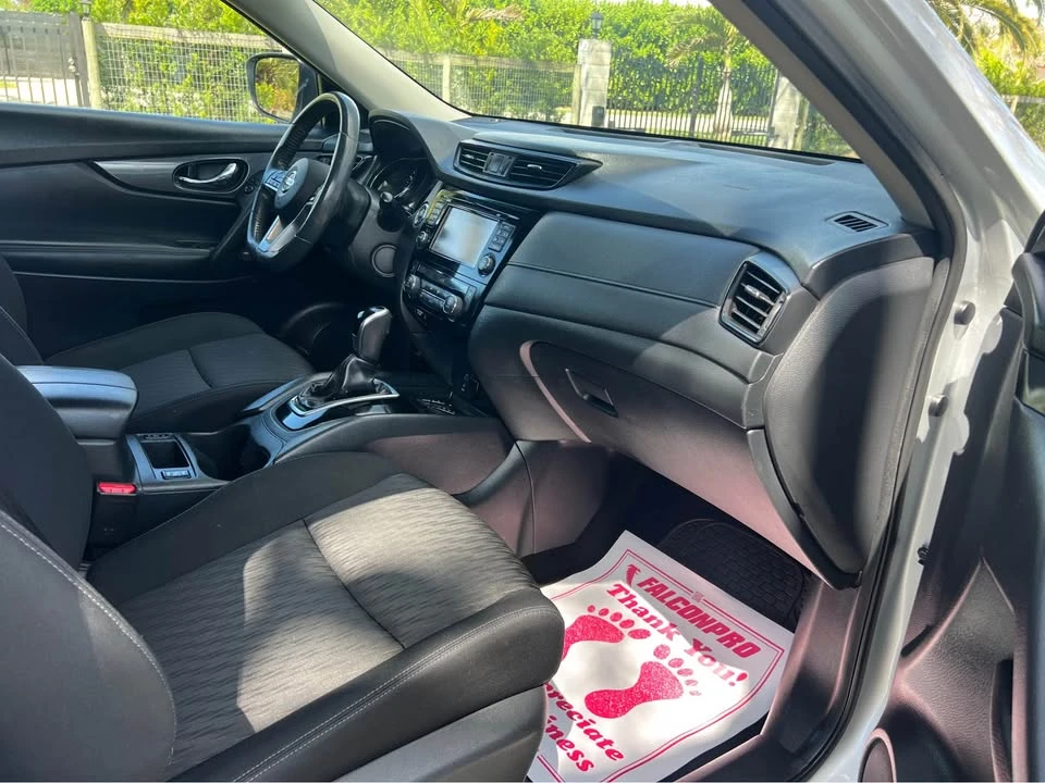 2017 Nissan Rogue - Image 9 of 15
