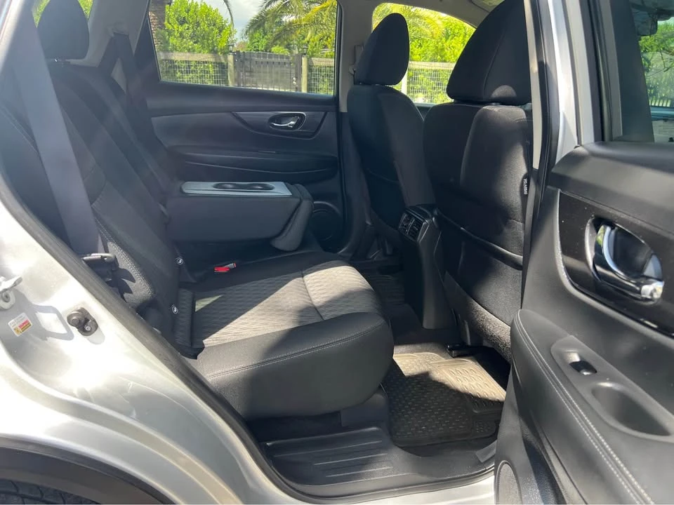2017 Nissan Rogue - Image 11 of 15