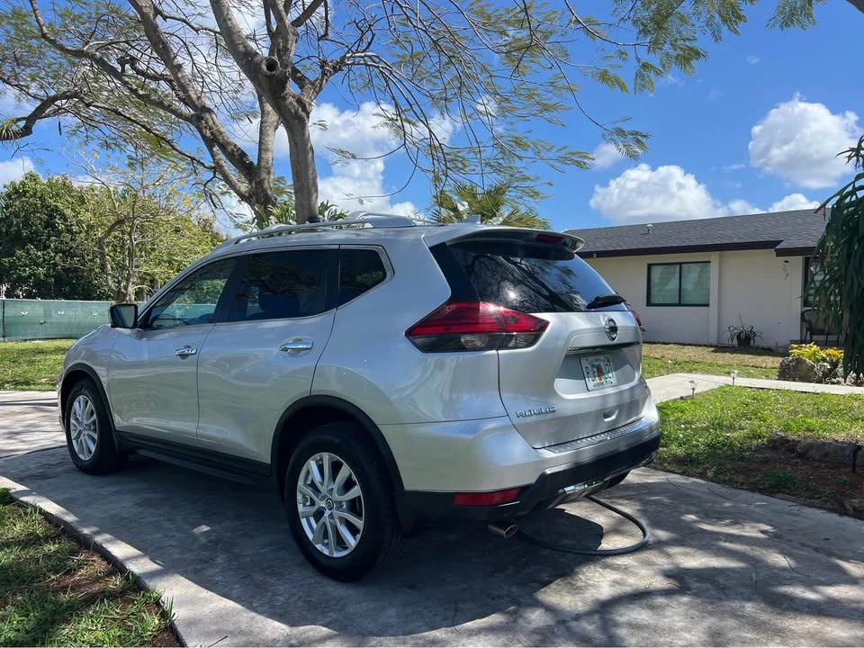 2017 Nissan Rogue - Image 4 of 15