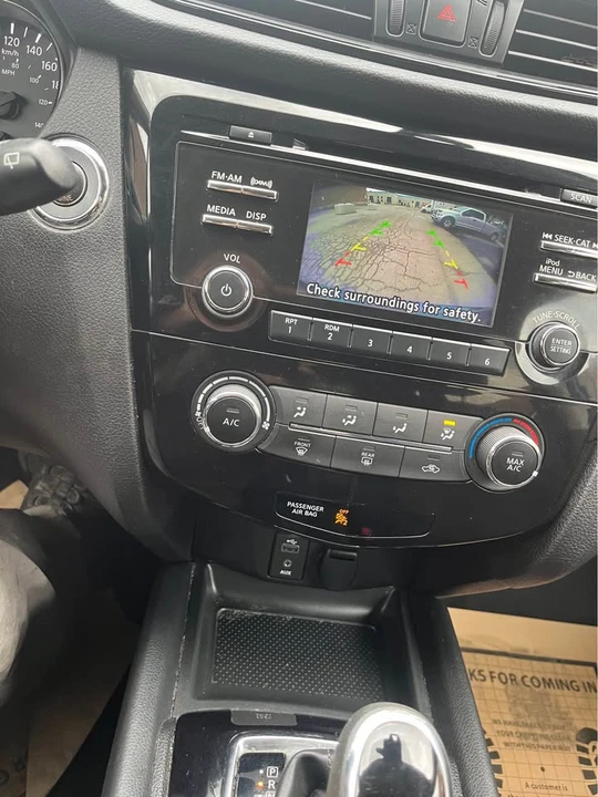 2017 Nissan Rogue - Image 9 of 10