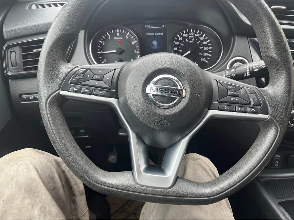 2017 Nissan Rogue - Image 8 of 10