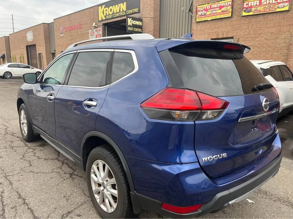2017 Nissan Rogue - Image 6 of 10
