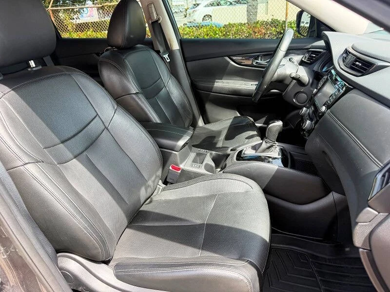 2017 Nissan Rogue - Image 13 of 19