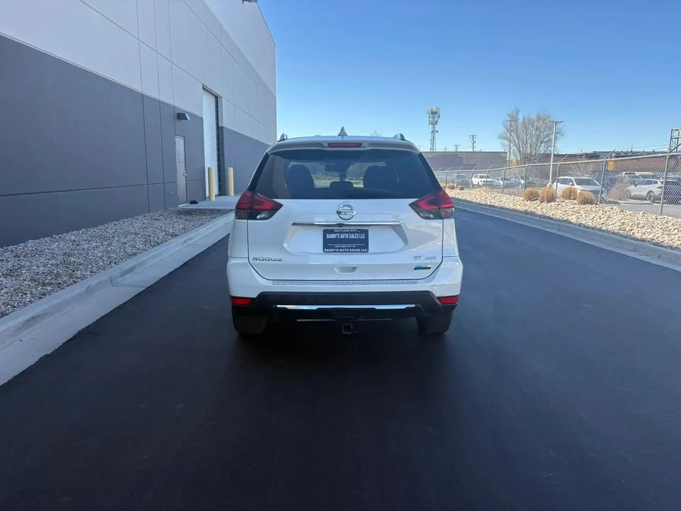 2017 Nissan Rogue - Image 6 of 13