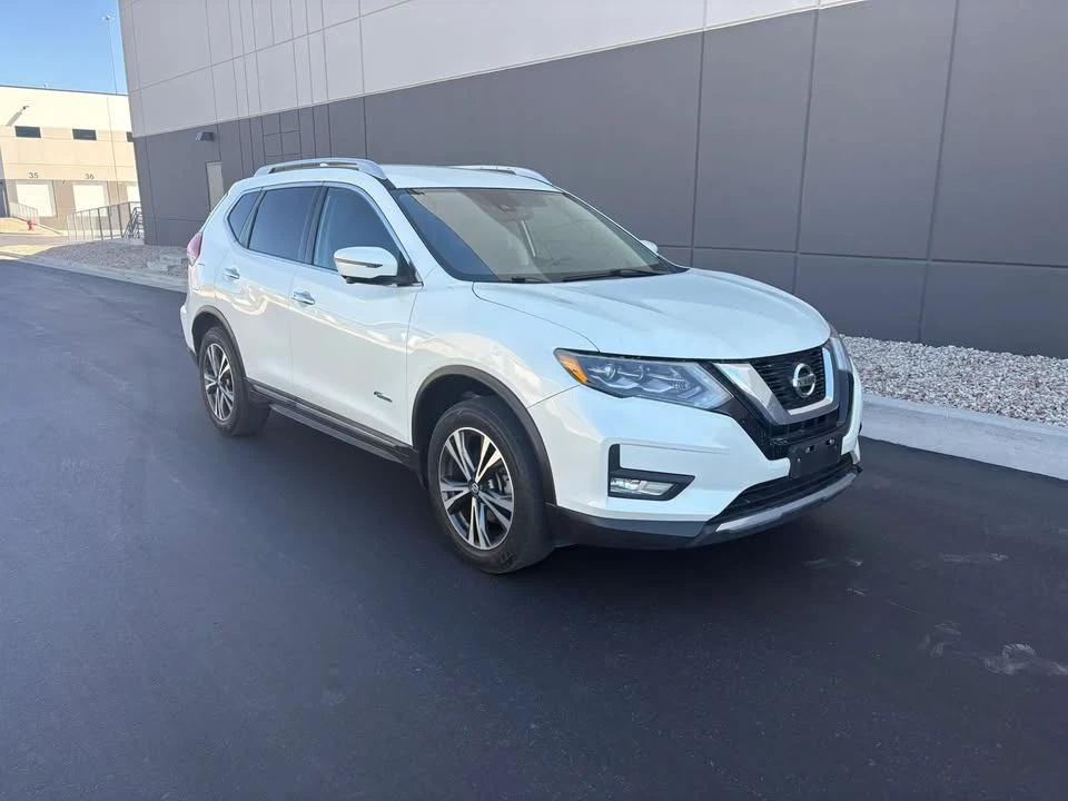 2017 Nissan Rogue - Image 3 of 13