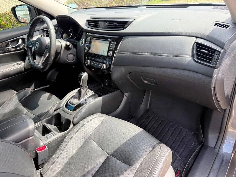 2017 Nissan Rogue - Image 14 of 19