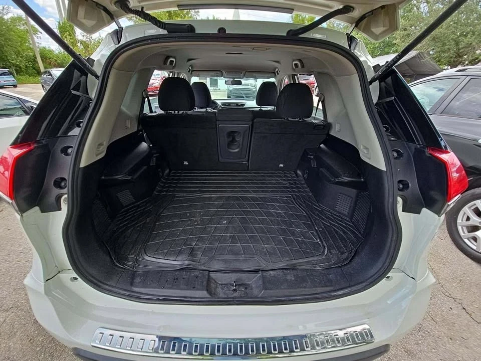 2017 Nissan Rogue - Image 7 of 11