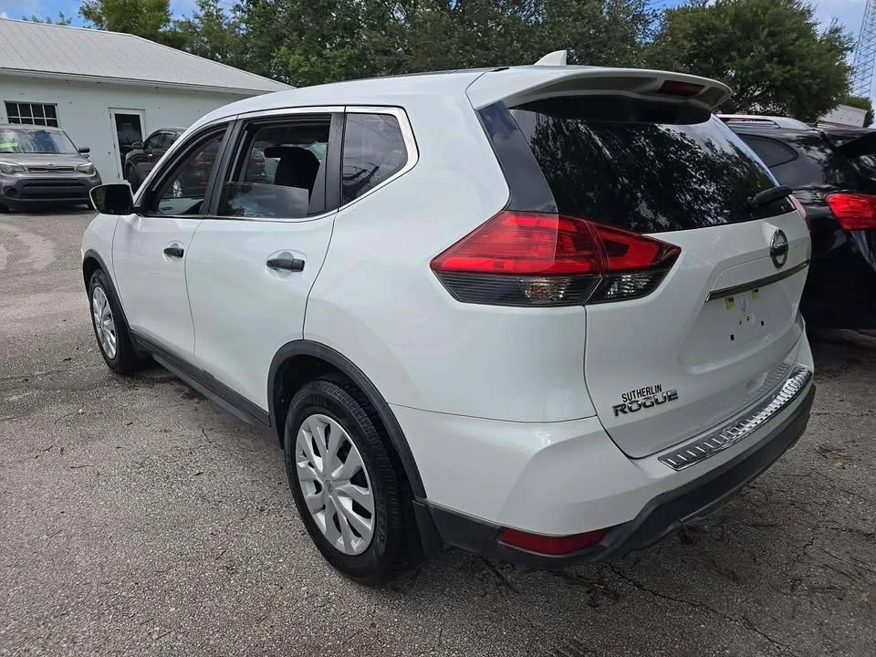 2017 Nissan Rogue - Image 10 of 11