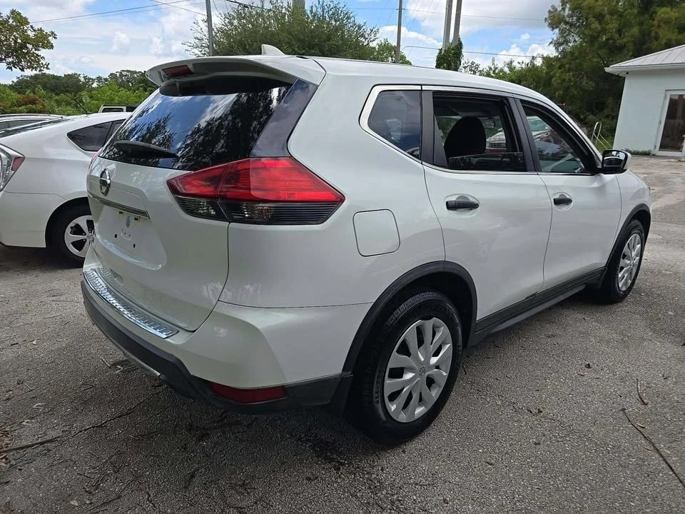 2017 Nissan Rogue - Image 11 of 11