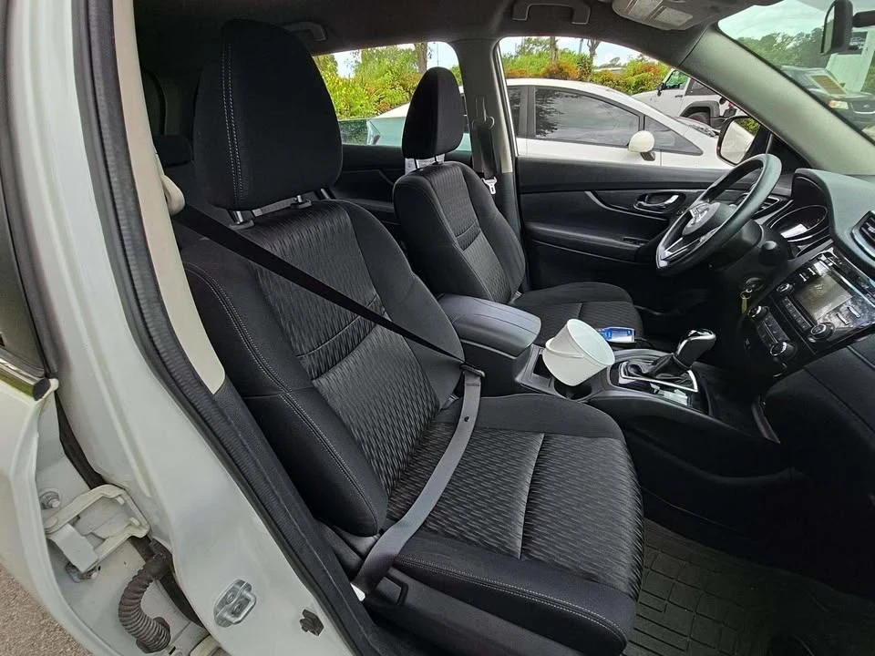 2017 Nissan Rogue - Image 4 of 11