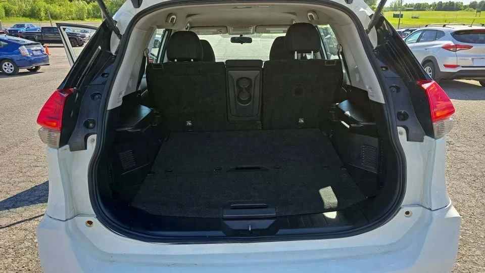 2017 Nissan Rogue - Image 8 of 8