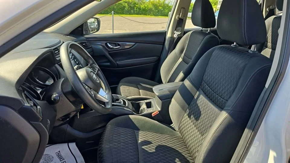 2017 Nissan Rogue - Image 5 of 8