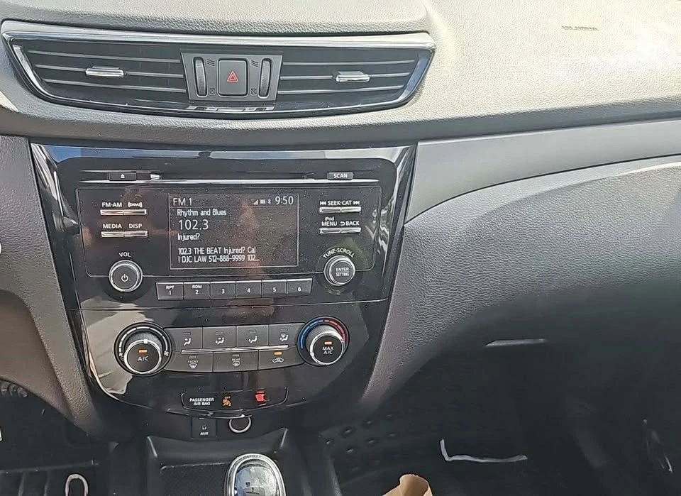 2017 Nissan Rogue - Image 4 of 7