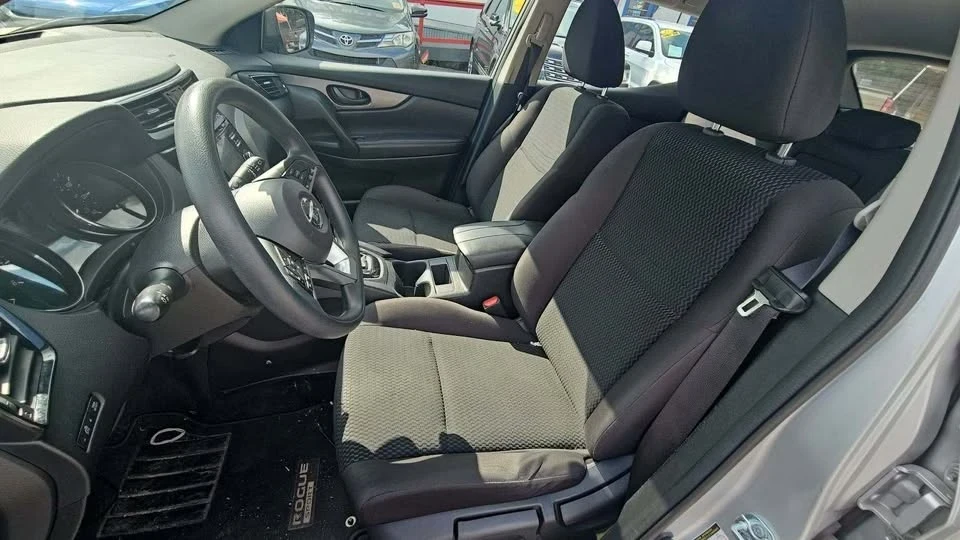 2017 Nissan Rogue - Image 5 of 7
