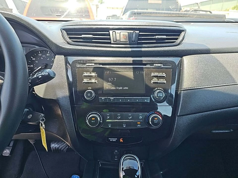 2017 Nissan Rogue - Image 11 of 12