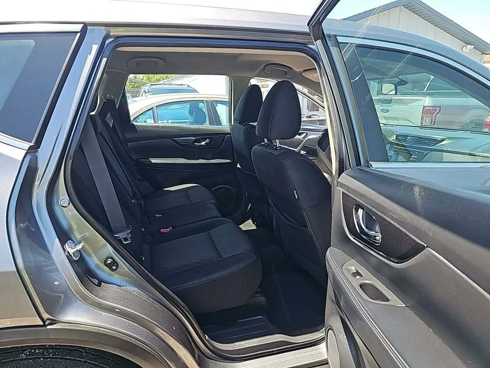 2017 Nissan Rogue - Image 10 of 12