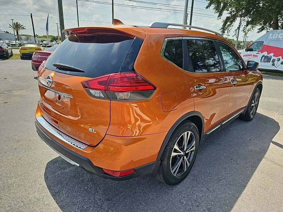 2017 Nissan Rogue - Image 10 of 10