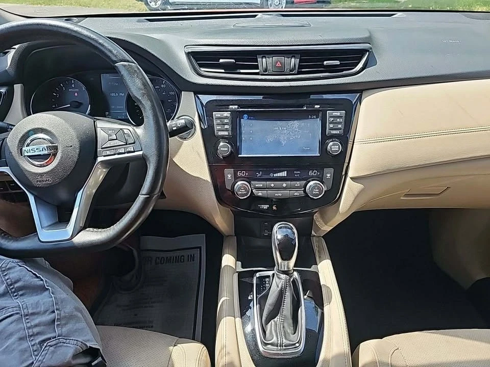 2017 Nissan Rogue - Image 8 of 10