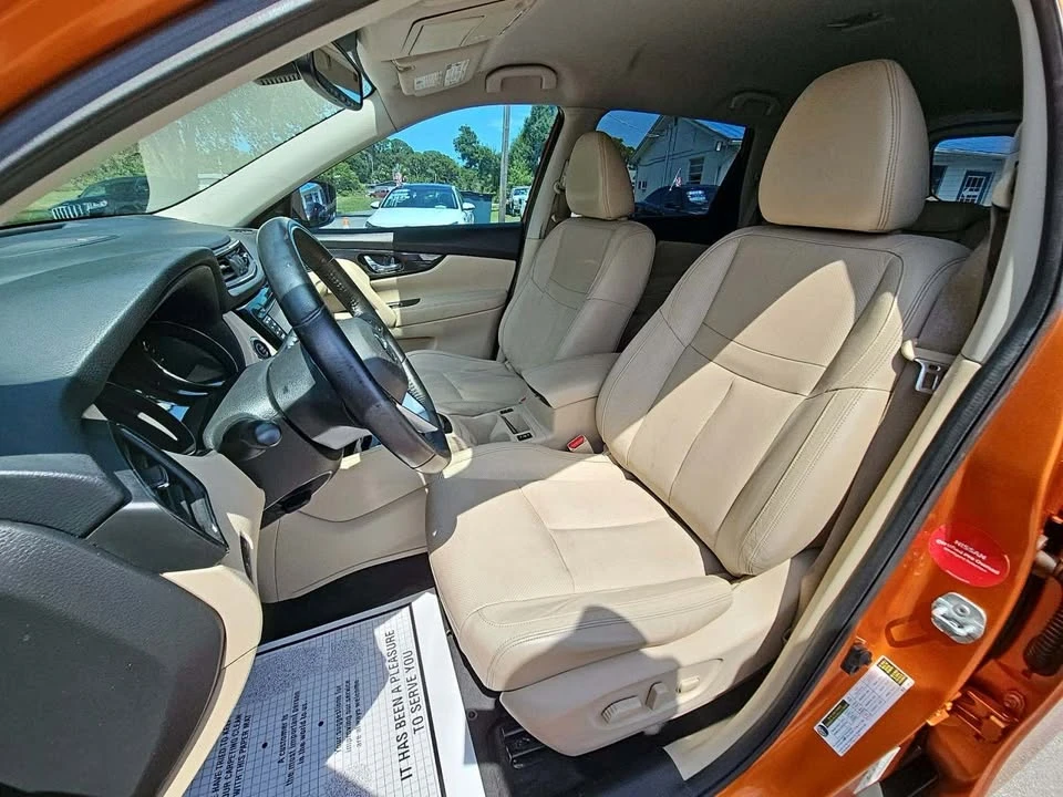 2017 Nissan Rogue - Image 6 of 11