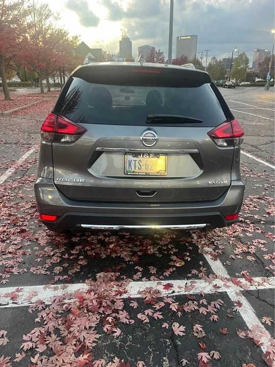 2017 Nissan Rogue - Image 2 of 4