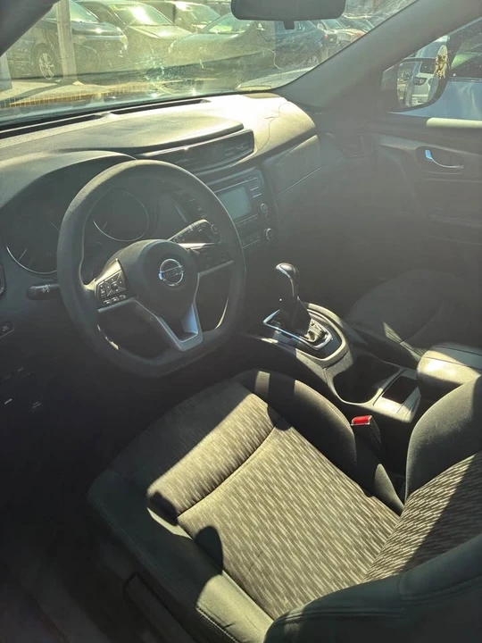 2017 Nissan Rogue - Image 3 of 4