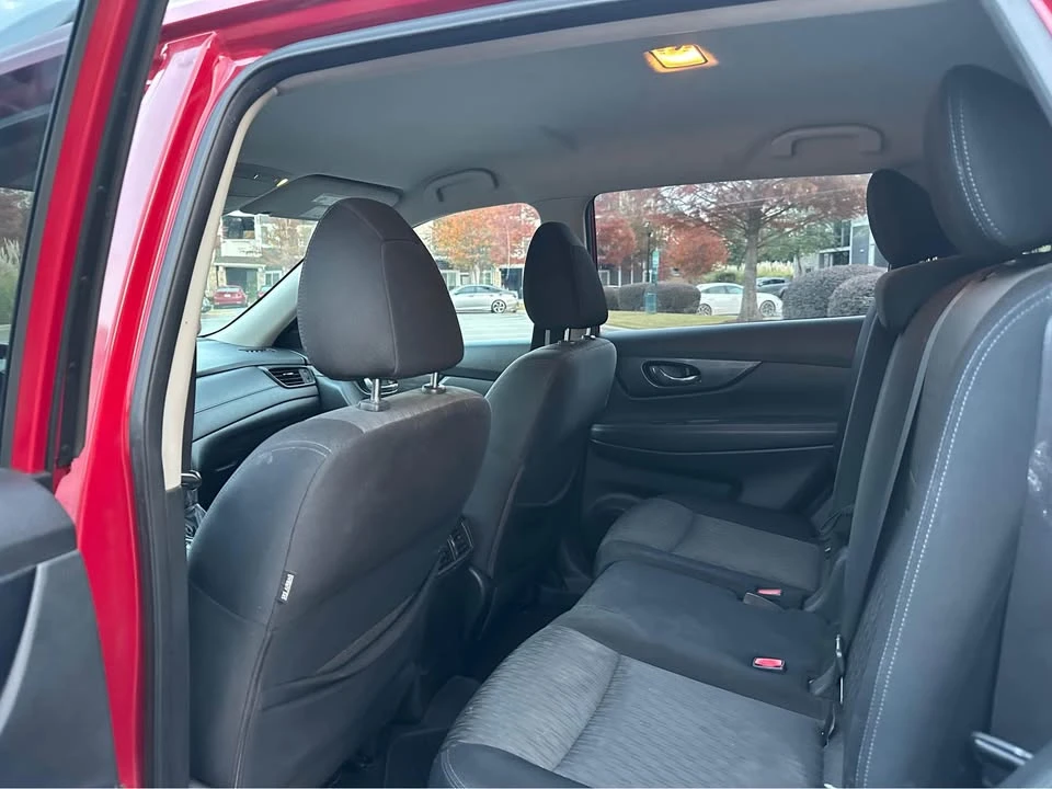 2017 Nissan Rogue - Image 6 of 7