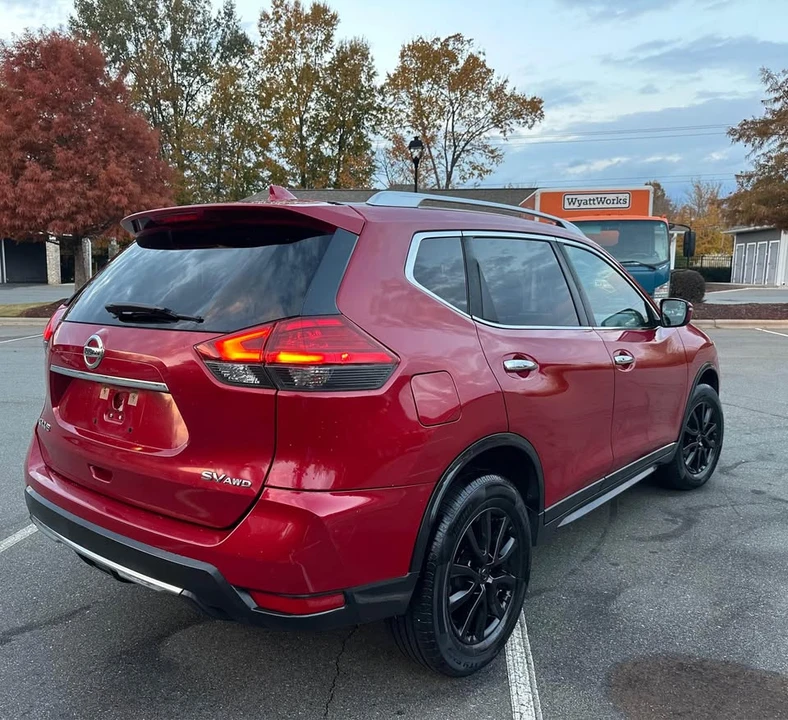 2017 Nissan Rogue - Image 4 of 7