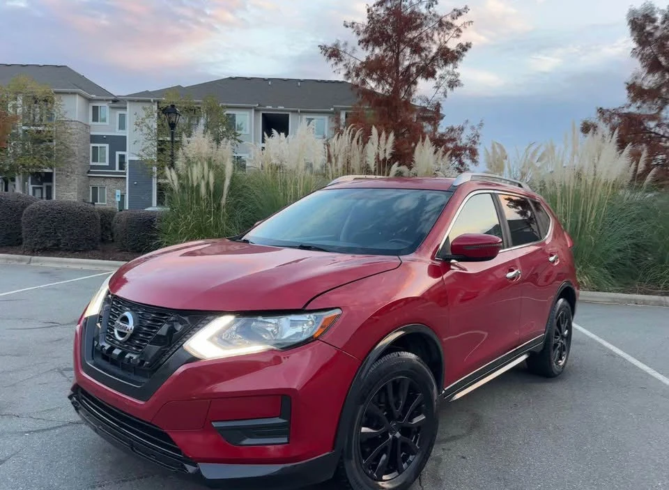 2017 Nissan Rogue - Image 2 of 7