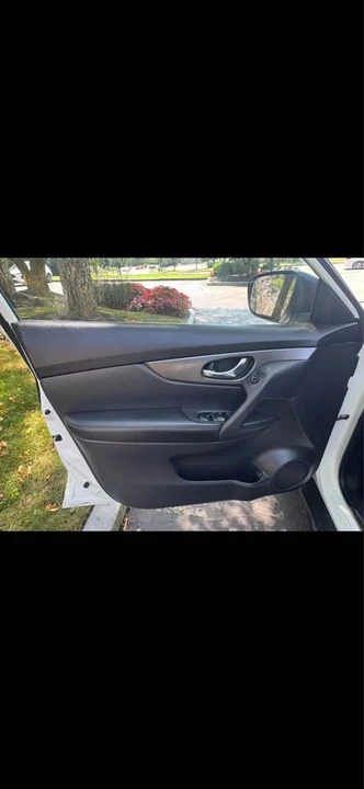 2017 Nissan Rogue - Image 15 of 17