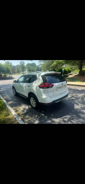2017 Nissan Rogue - Image 5 of 17