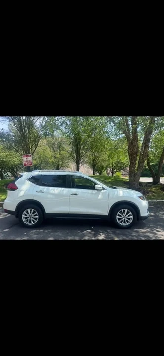 2017 Nissan Rogue - Image 4 of 17