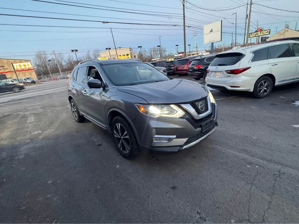 2017 Nissan Rogue - Image 18 of 20
