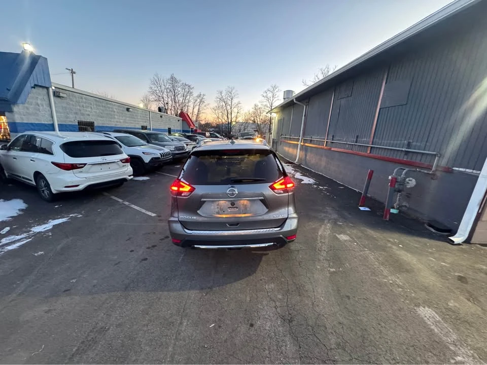 2017 Nissan Rogue - Image 9 of 20