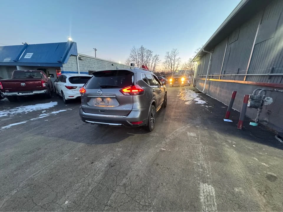 2017 Nissan Rogue - Image 8 of 20